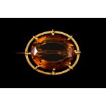 AN OVAL CITRINE BROOCH, one oval cut citrine of approx 73.
