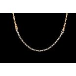 A 9CT YELLOW AND WHITE GOLD CHAIN,
