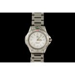 A LADIES STAINLESS STEEL TAG HEUER WRIST WATCH, white dial, bracelet strap,