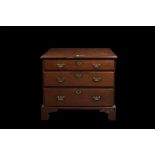 A GEORGIAN MAHOGANY COMPACT CHEST OF THREE DRAWERS,