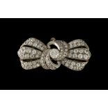 A DIAMOND SET BOW BROOCH, mounted in 18ct white gold,