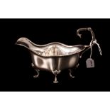 AN EDWARDIAN SILVER SERPENTINE SHAPED SAUCE BOAT,