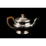 A SILVER TEA POT LONDON 1930 BY THE GOLDSMITH & SILVERSMITH CO., Regent Street, 646 grams.