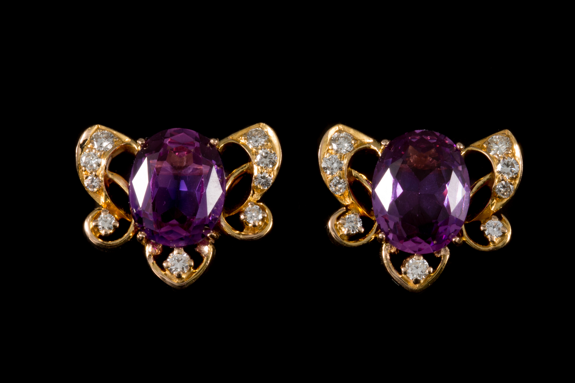 A PAIR OF PURPLE RUBY AND DIAMOND CLUSTER EARRINGS, mounted in 18ct gold,