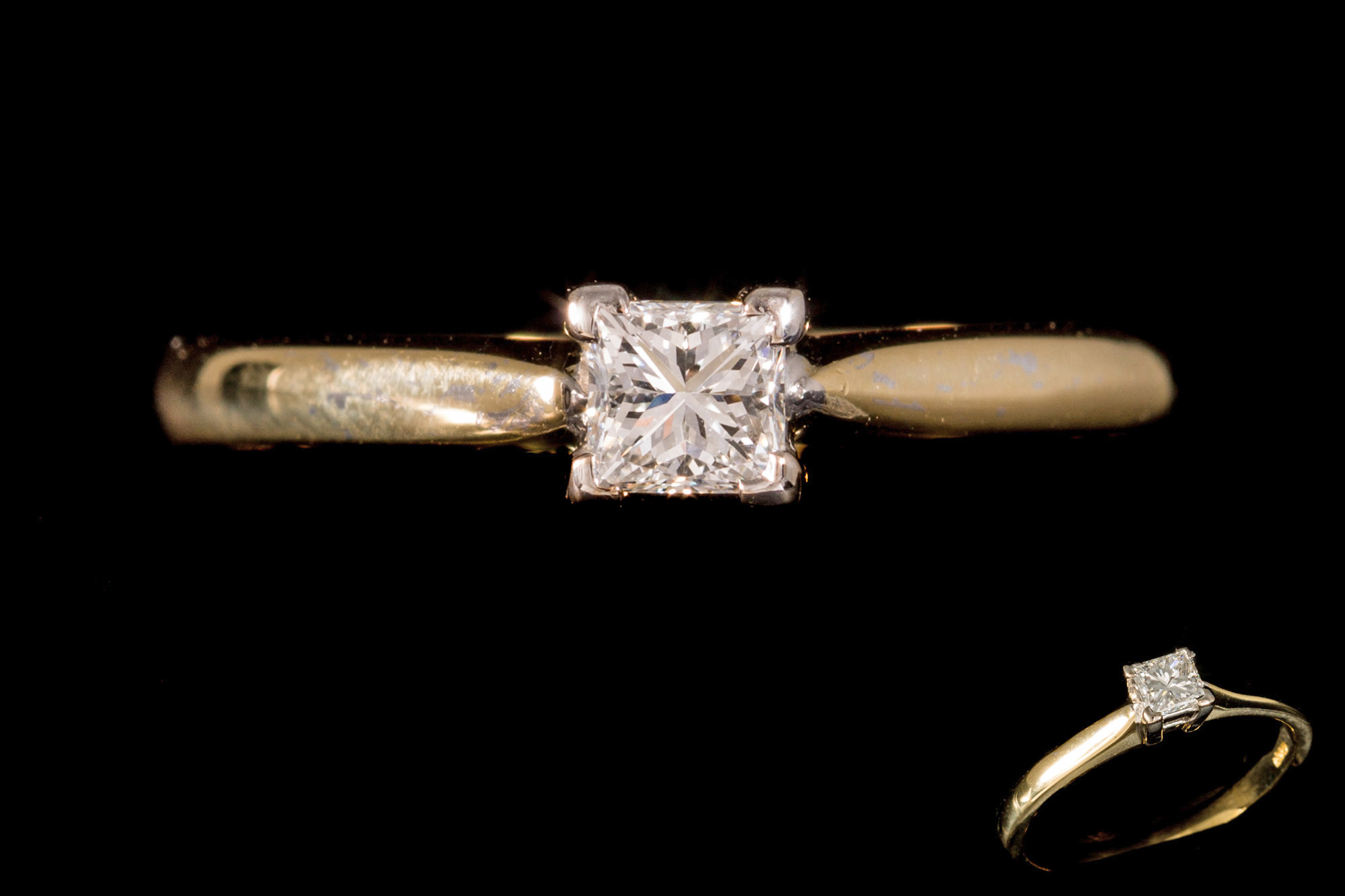 A DIAMOND SOLITAIRE RING, with princess cut diamond,