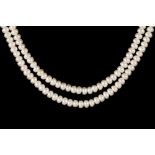 A TWO ROWED BUTTON PEARL NECKLACE,