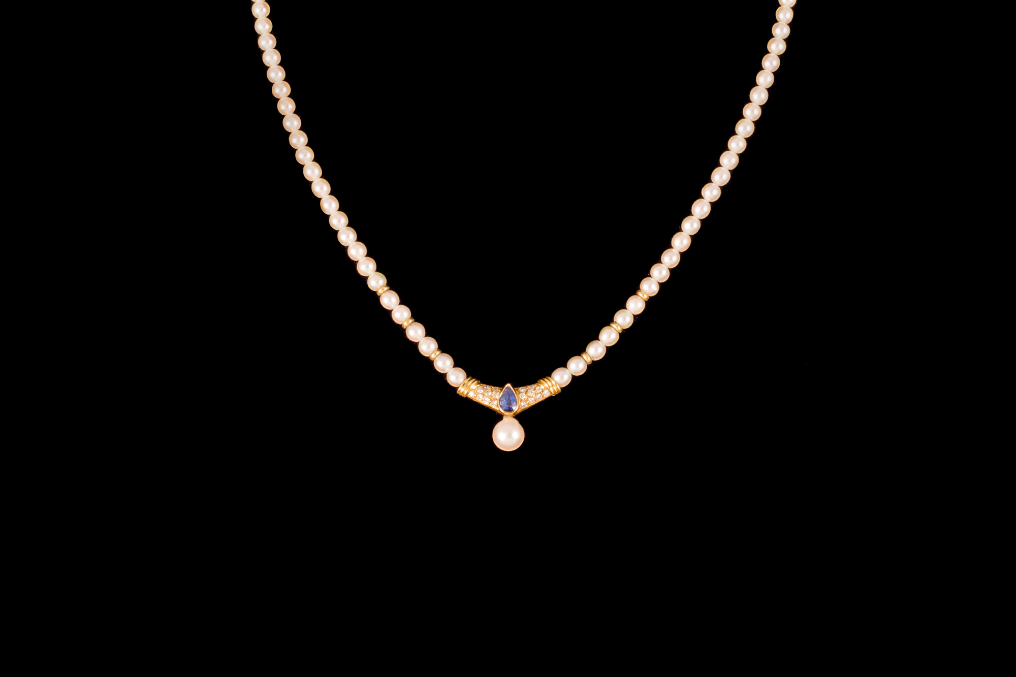A SAPPHIRE AND DIAMOND PENDANT, on cultured pearl necklace Condition Report: S: 0.
