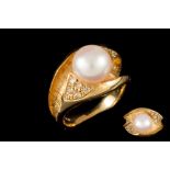 A PEARL AND DIAMOND DRESS RING, mounted in 18ct gold, Estimated; Diamond :0.