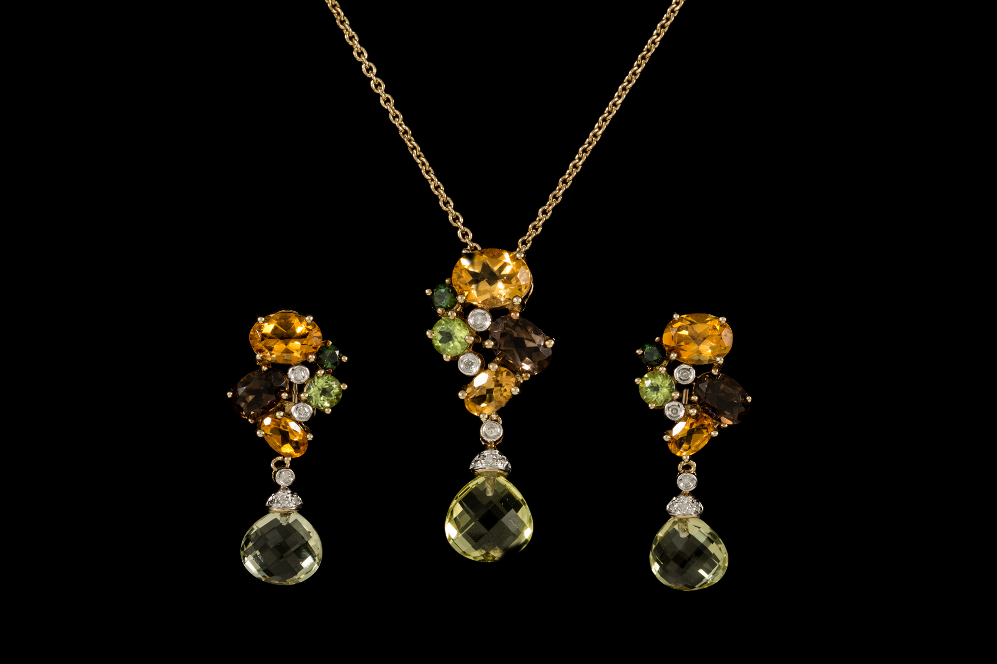 A MULTI GEM SET SUITE OF JEWELLERY, set with peridot, quartz and diamond,