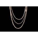 A GRADUATED CULTURED PEARL NECKLACE,