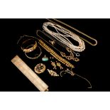 A LOT OF VINTAGE AND OTHER COSTUME JEWELLERY