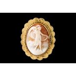 AN ANTIQUE SHELL CAMEO BROOCH,