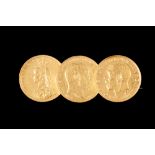 THREE GOLD FULL SOVEREIGNS, mounted as a brooch 1892,