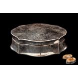 A GEORGE V SILVER SERPENTINE SHAPED PILL BOX,