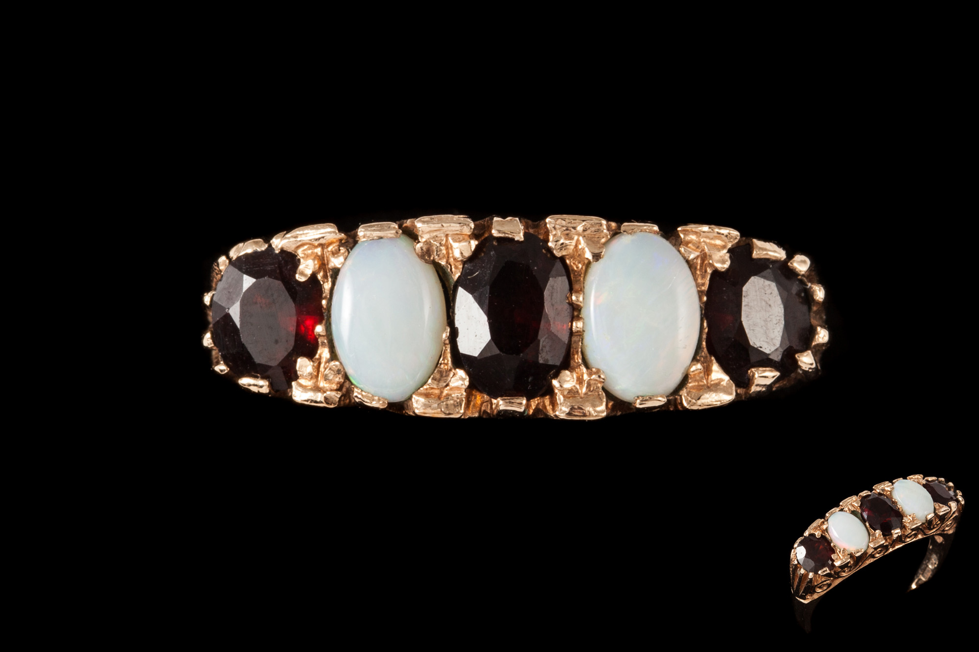 AN OPAL AND GARNET DRESS RING,