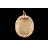 A VICTORIAN GOLD SEED PEARL SET LOCKET