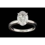 A DIAMOND SOLITAIRE RING, with oval brilliant cut diamond of approx. 2.