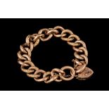 AN EDWARDIAN 9CT GOLD CURB LINK BRACELET,