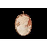 AN OVAL PORTRAIT CAMEO BROOCH
