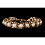 A FRESHWATER CULTURED PEARL BRACELET,