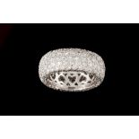 A DIAMOND PAVÉ BAND RING, with diamonds of approx 6.00ct, finger size O.