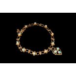 AN OPAL SET GOLD BRACELET,