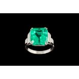 AN EMERALD AND DIAMOND RING, with one square step cut emerald of approx. 10.13ct, and diamonds of