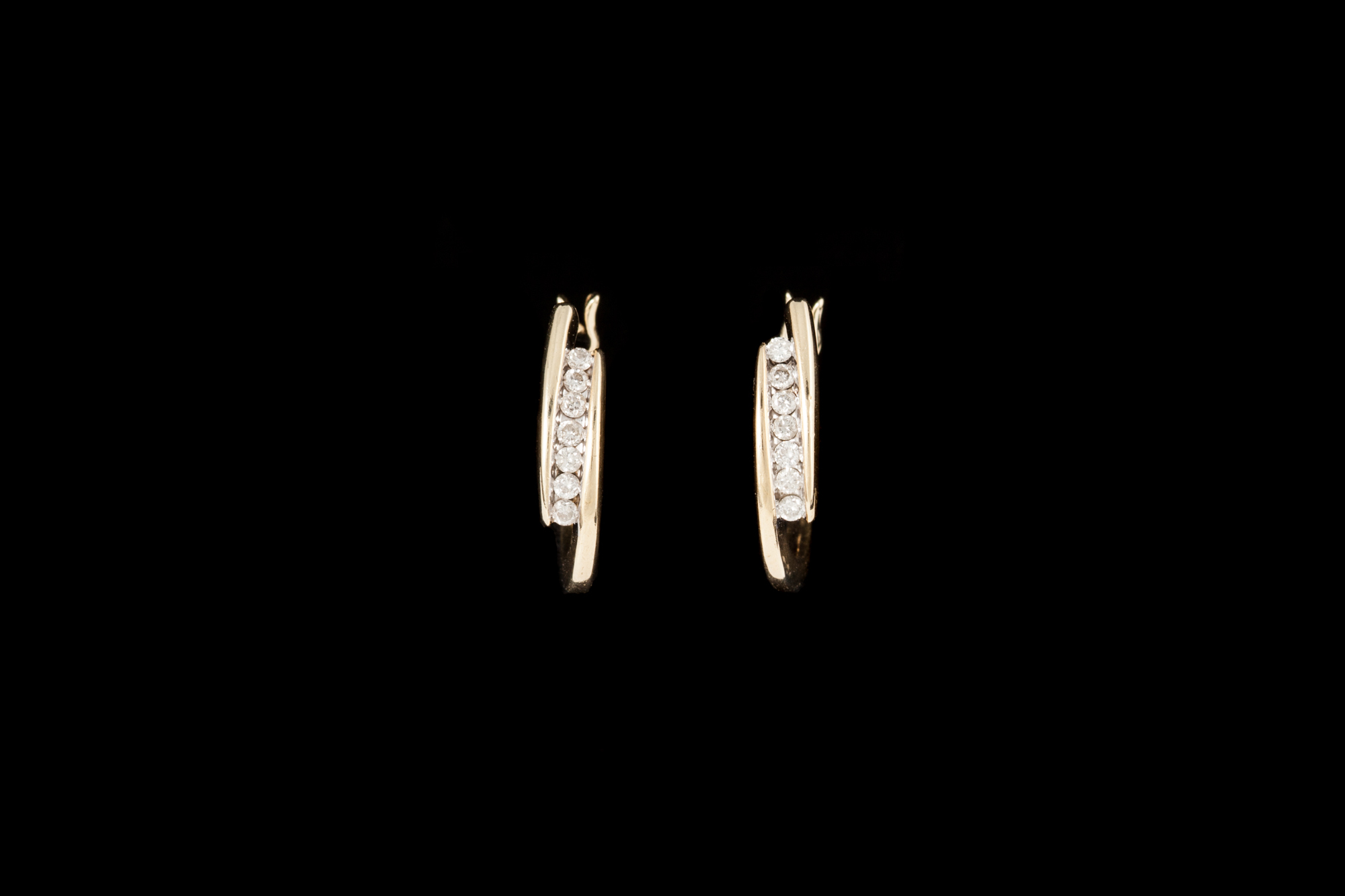 A PAIR OF DIAMOND SET HOOP EARRINGS,