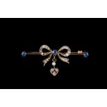 A SAPPHIRE AND DIAMOND BOW MOTIF BAR BROOCH,