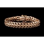 A 9CT GOLD FLAT CURB LINK BRACELET, 16.