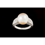 A CULTURED PEARLS AND DIAMOND DRESS RING, one 12½mm South Sea cultured pearl mounted with diamonds