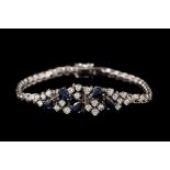 A SAPPHIRE AND DIAMOND BRACELET, with sapphires of approx. 2.57ct and diamonds of approx. 1.