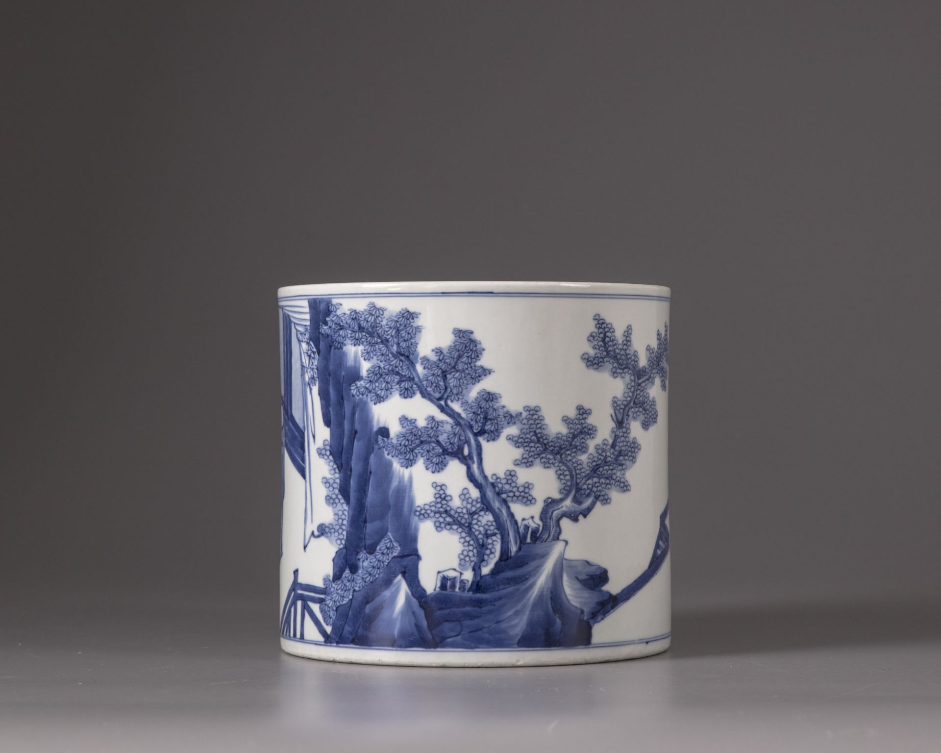 A Chinese blue and white brush pot - Bild 3 aus 8