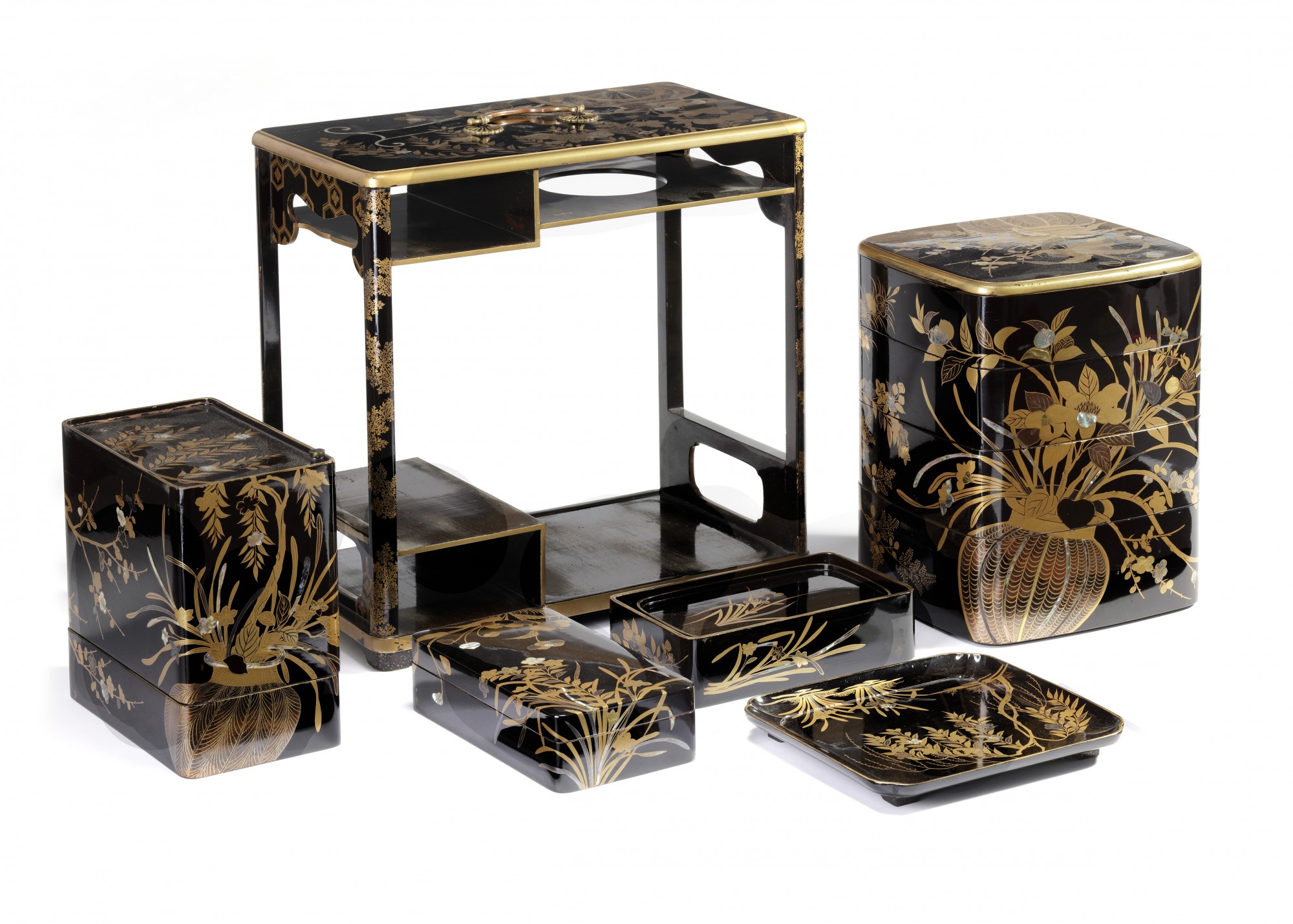 Exceptional and important black lacquered picnic-set (hanami bento) - Image 4 of 5