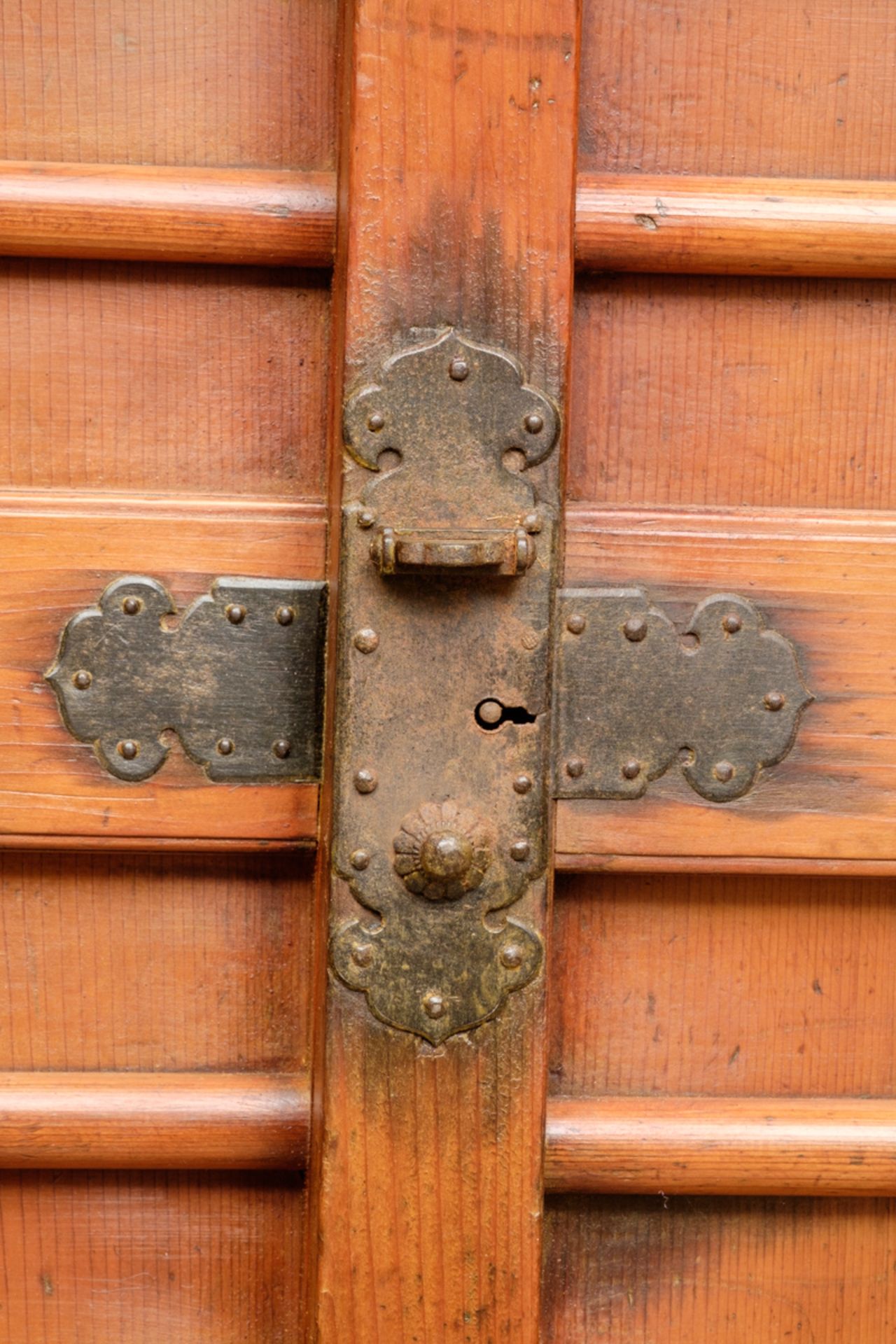 An old portable document chest (ch?dansu) - Image 6 of 6