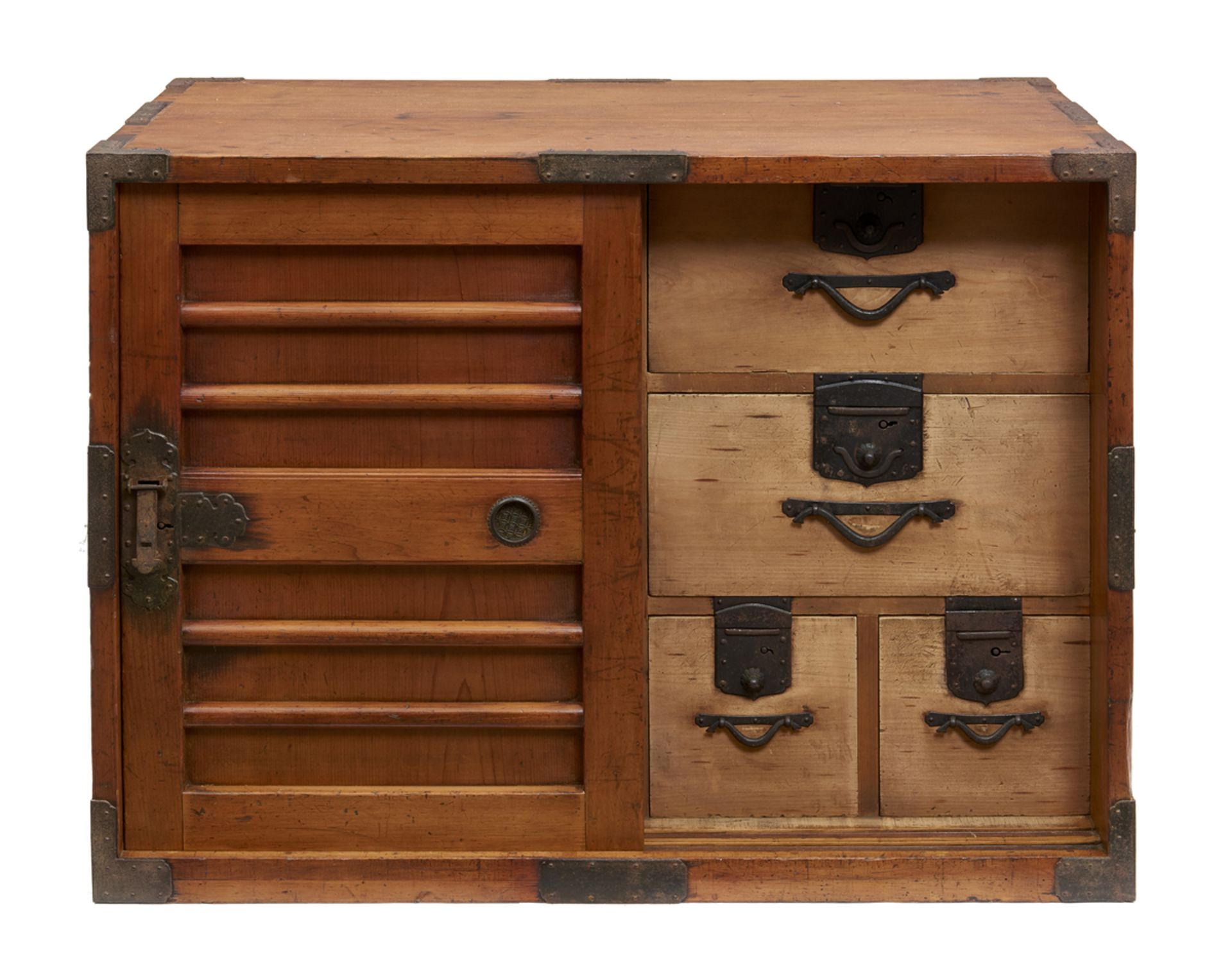 An old portable document chest (ch?dansu)