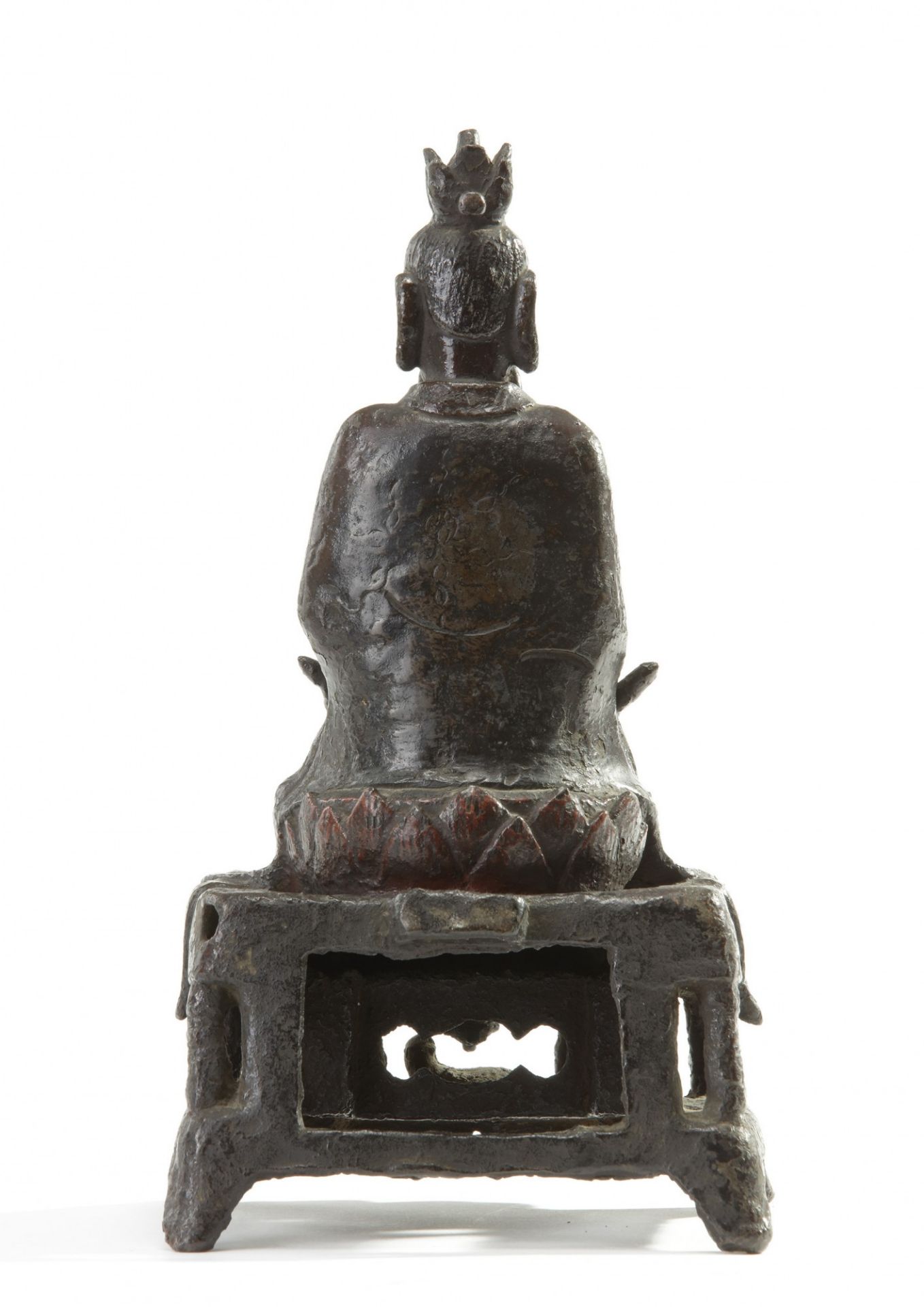 A Chinese bronze figure of a dignitary - Bild 5 aus 5