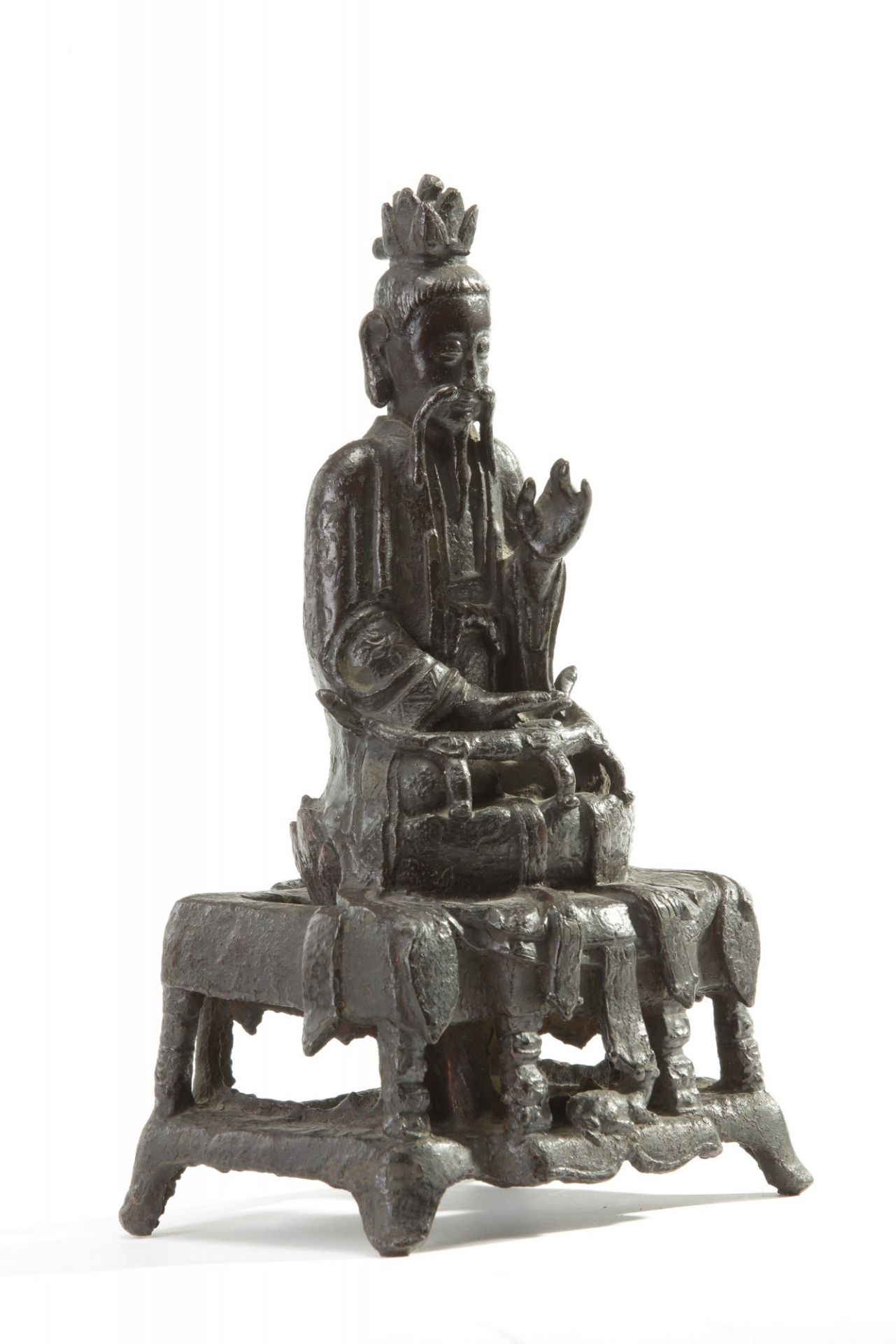 A Chinese bronze figure of a dignitary - Bild 3 aus 5