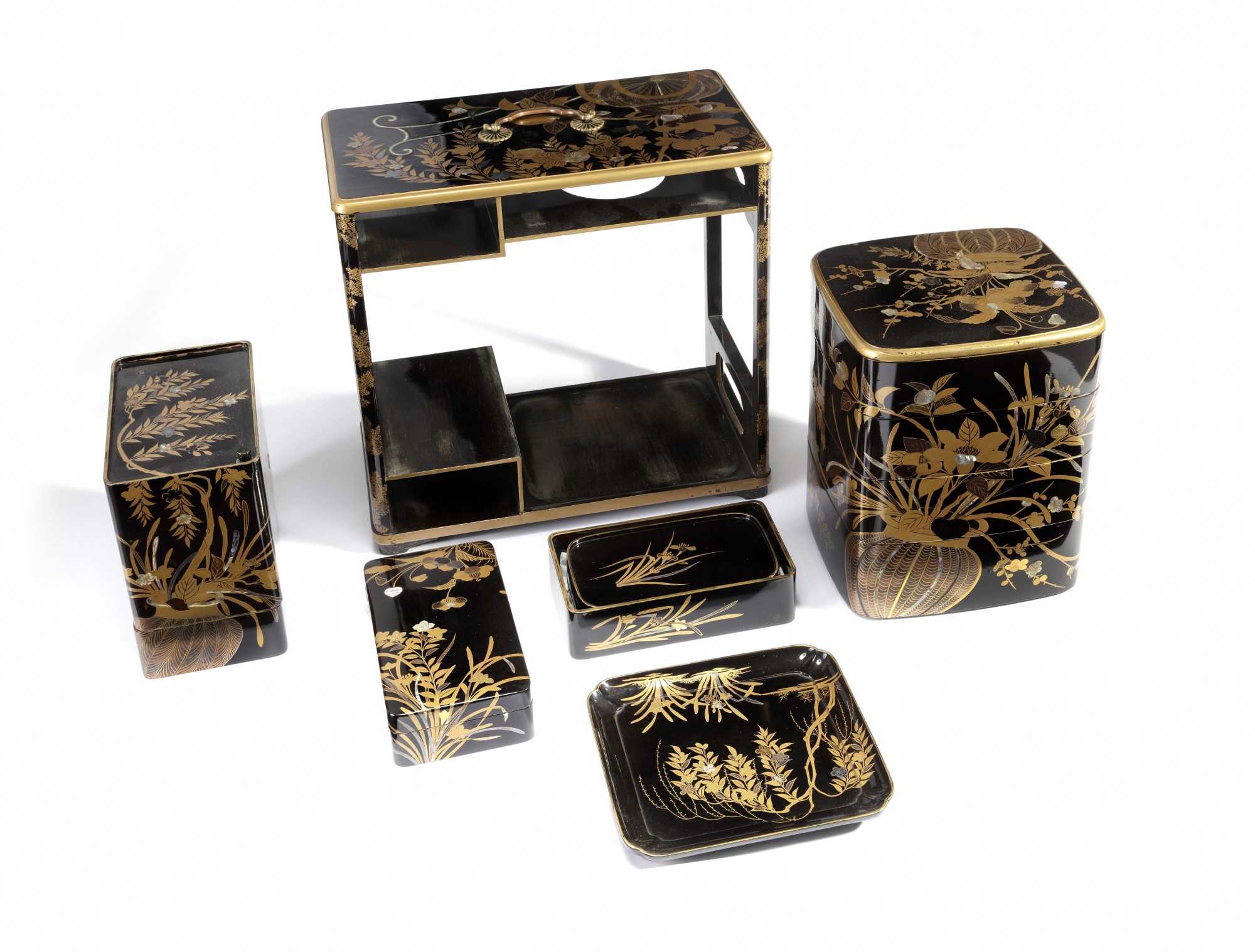 Exceptional and important black lacquered picnic-set (hanami bento) - Image 5 of 5