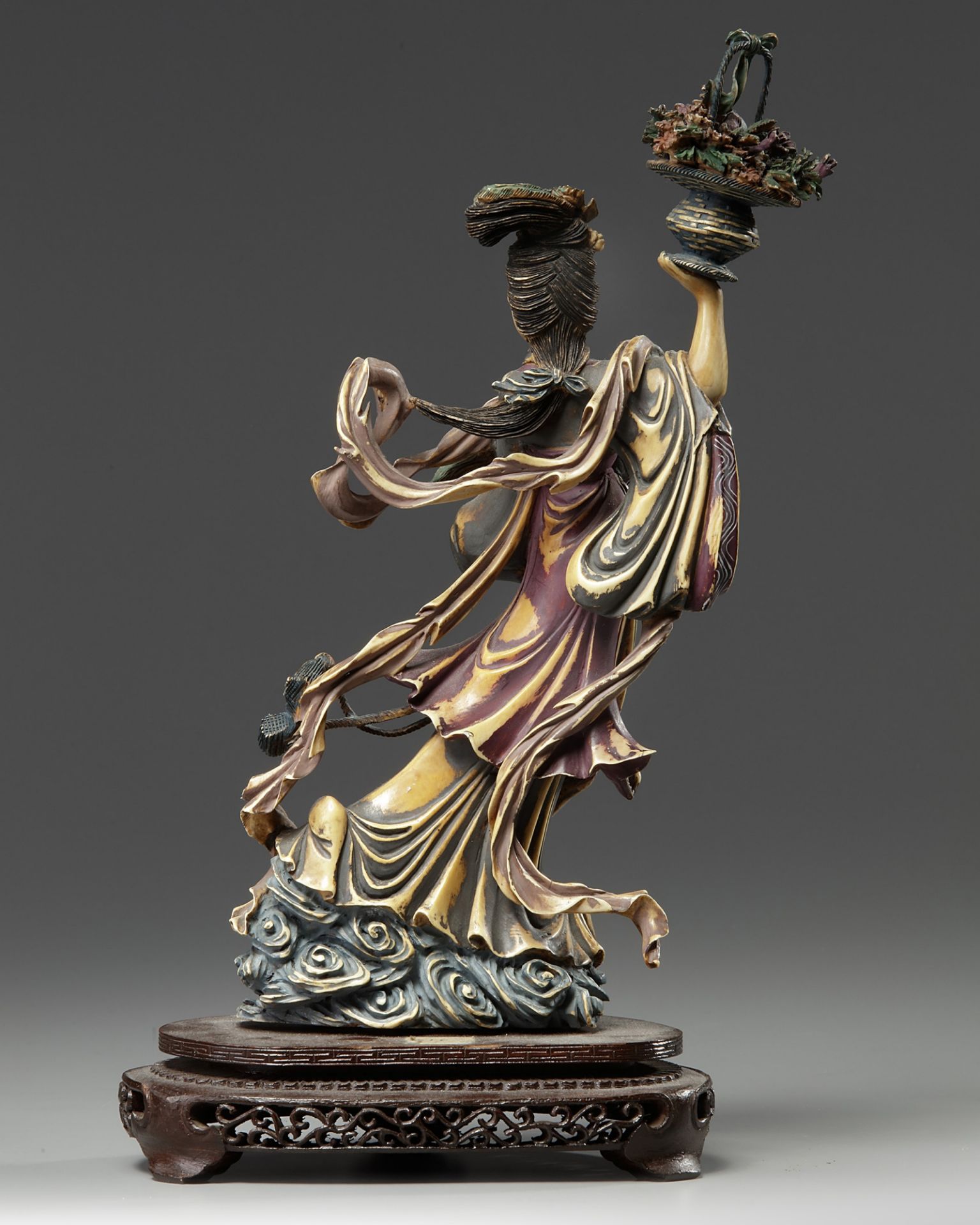 A Chinese polychrome-decorated ivory figure of a maiden - Image 4 of 5