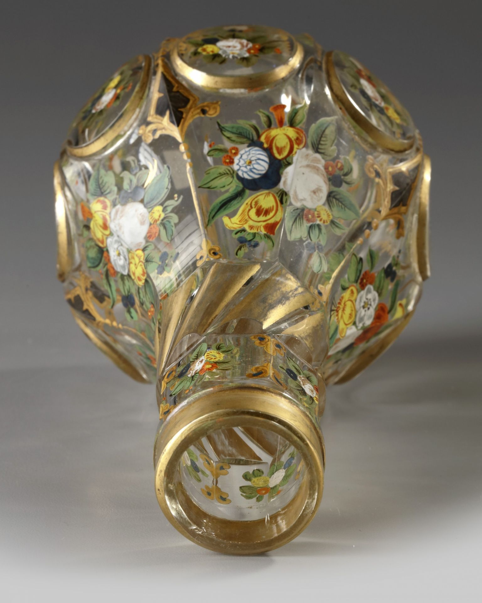 An Islamic glass 'flower' vase - Image 3 of 4