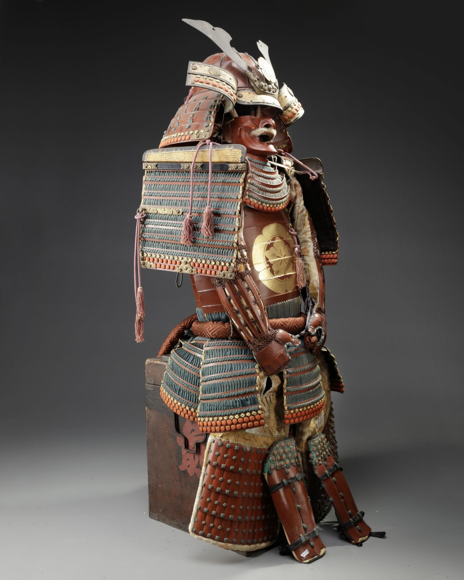 A full size red armor 'yoroi' with original bamboo woven box - Image 2 of 3