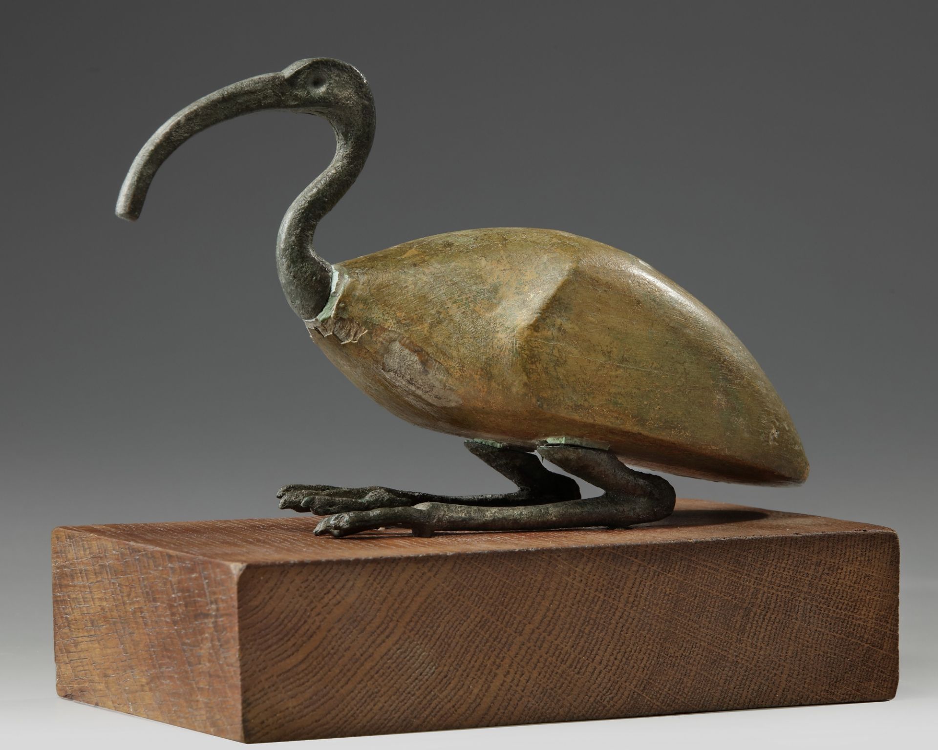 A Islamic bronze figure of an Ibis - Image 2 of 4