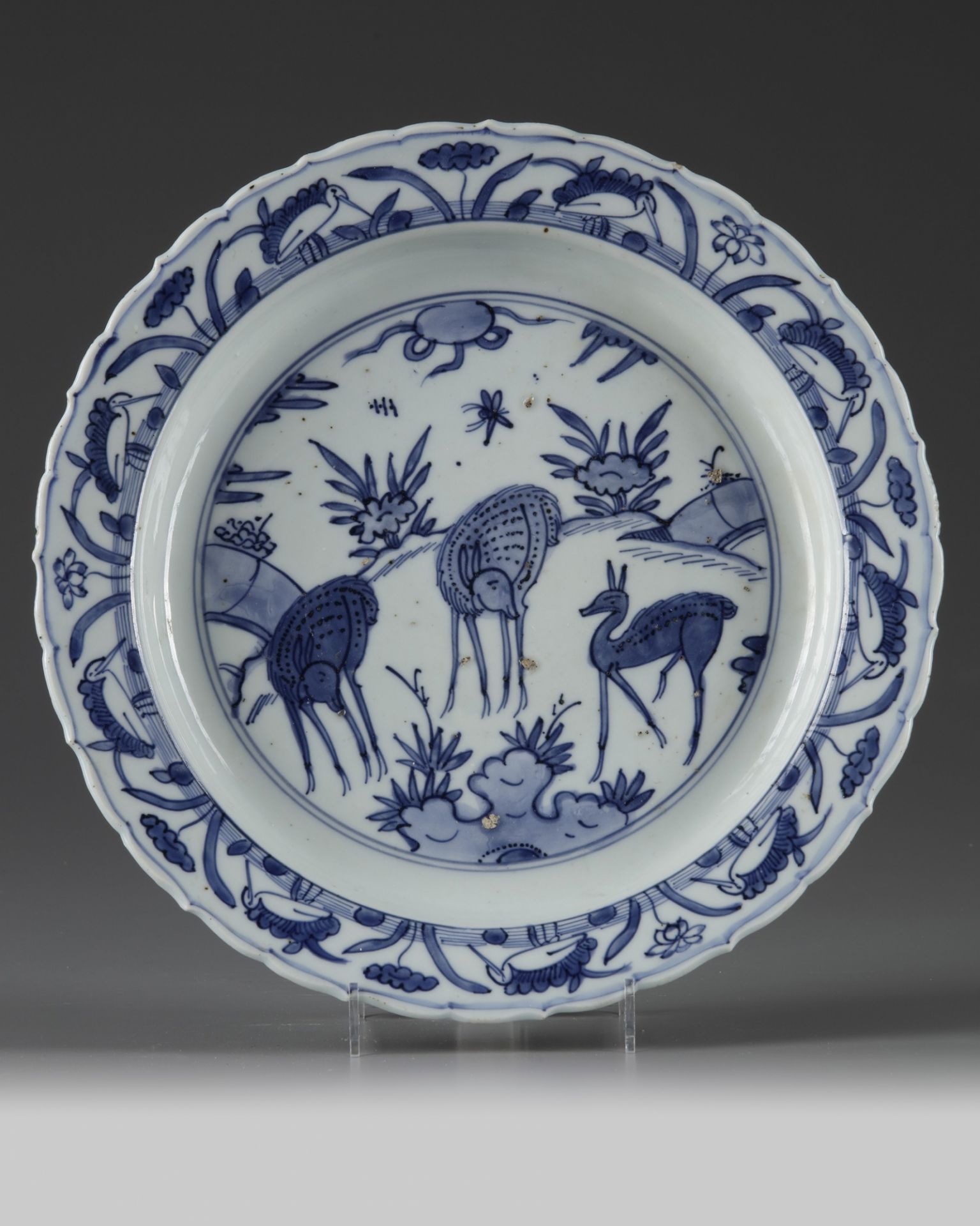 A Chinese blue and white Kraak porcelain barbed rim 'deer' dish