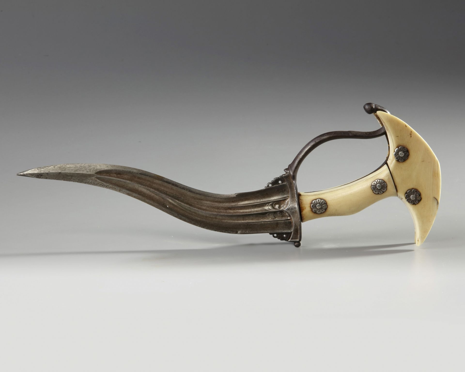 An islamic dagger with snake-skin sheeth - Image 3 of 3