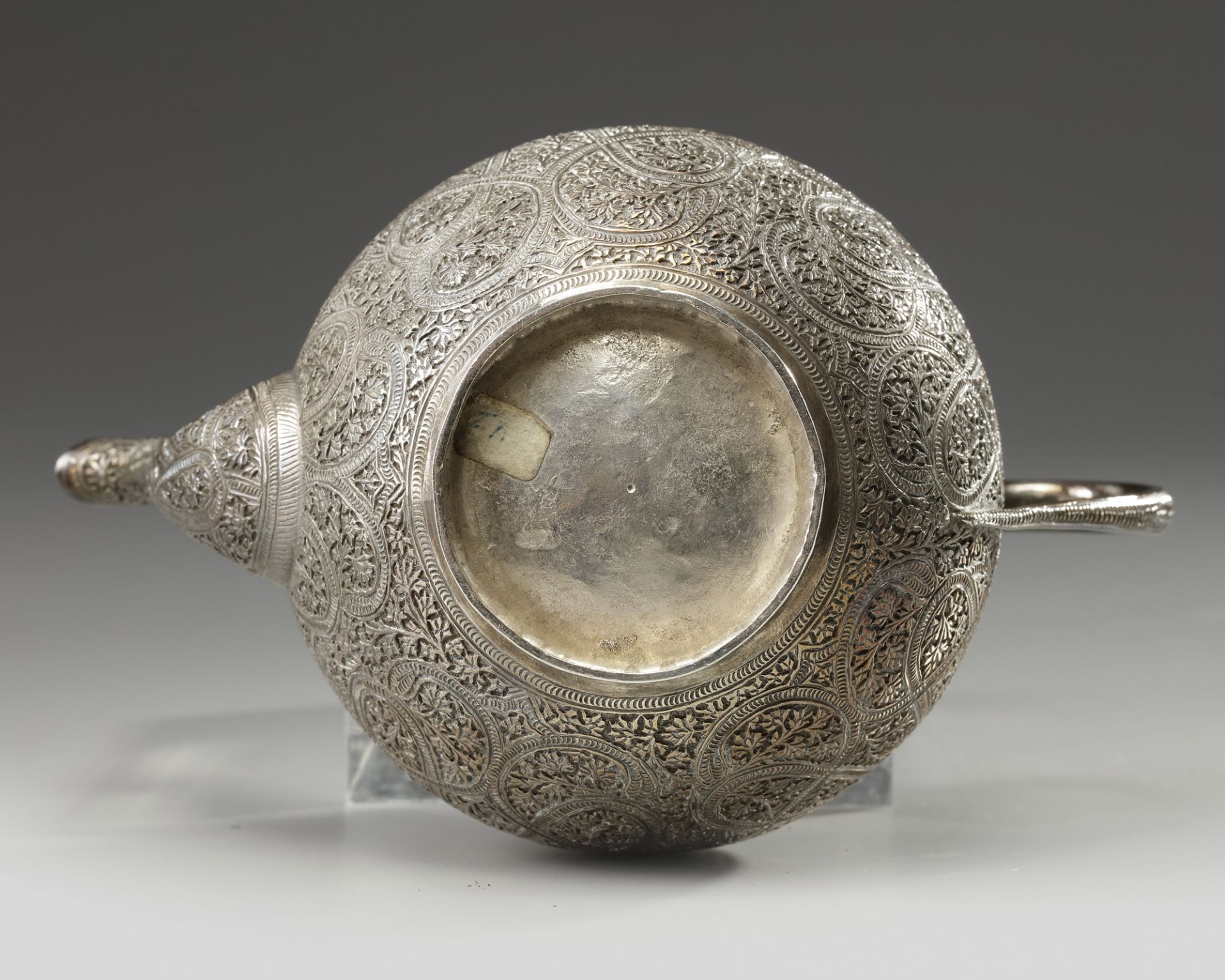 An Islamic Persian silver teapot - Bild 2 aus 5