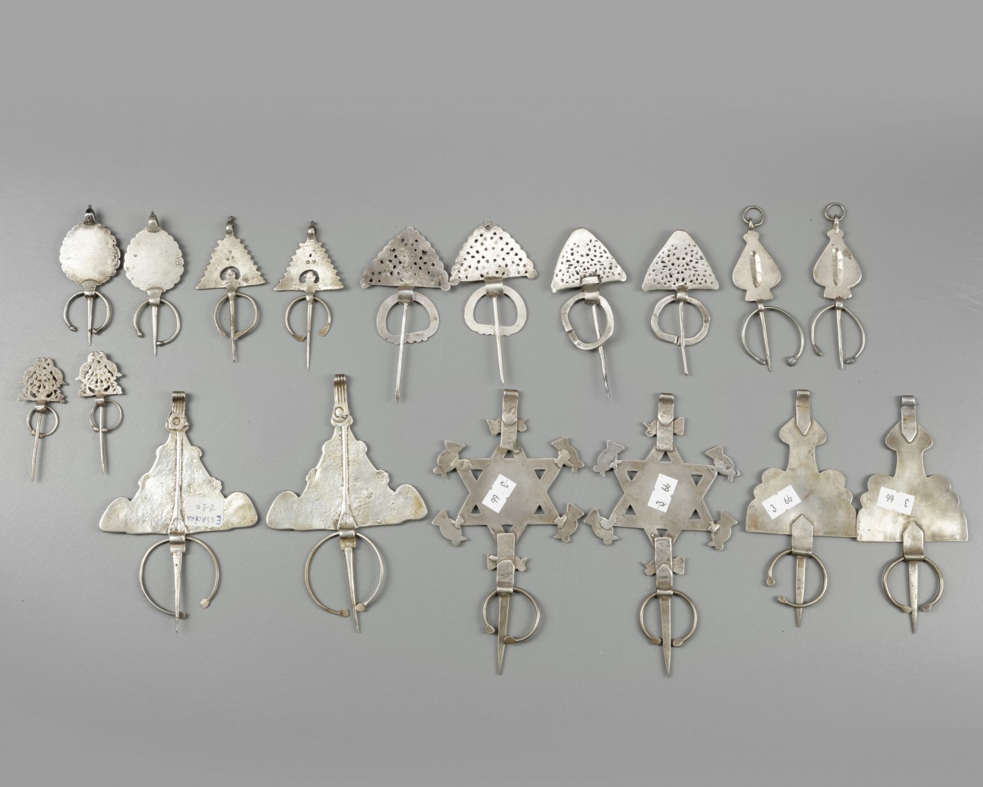Nine pairs of Silver fibula's - Bild 2 aus 2