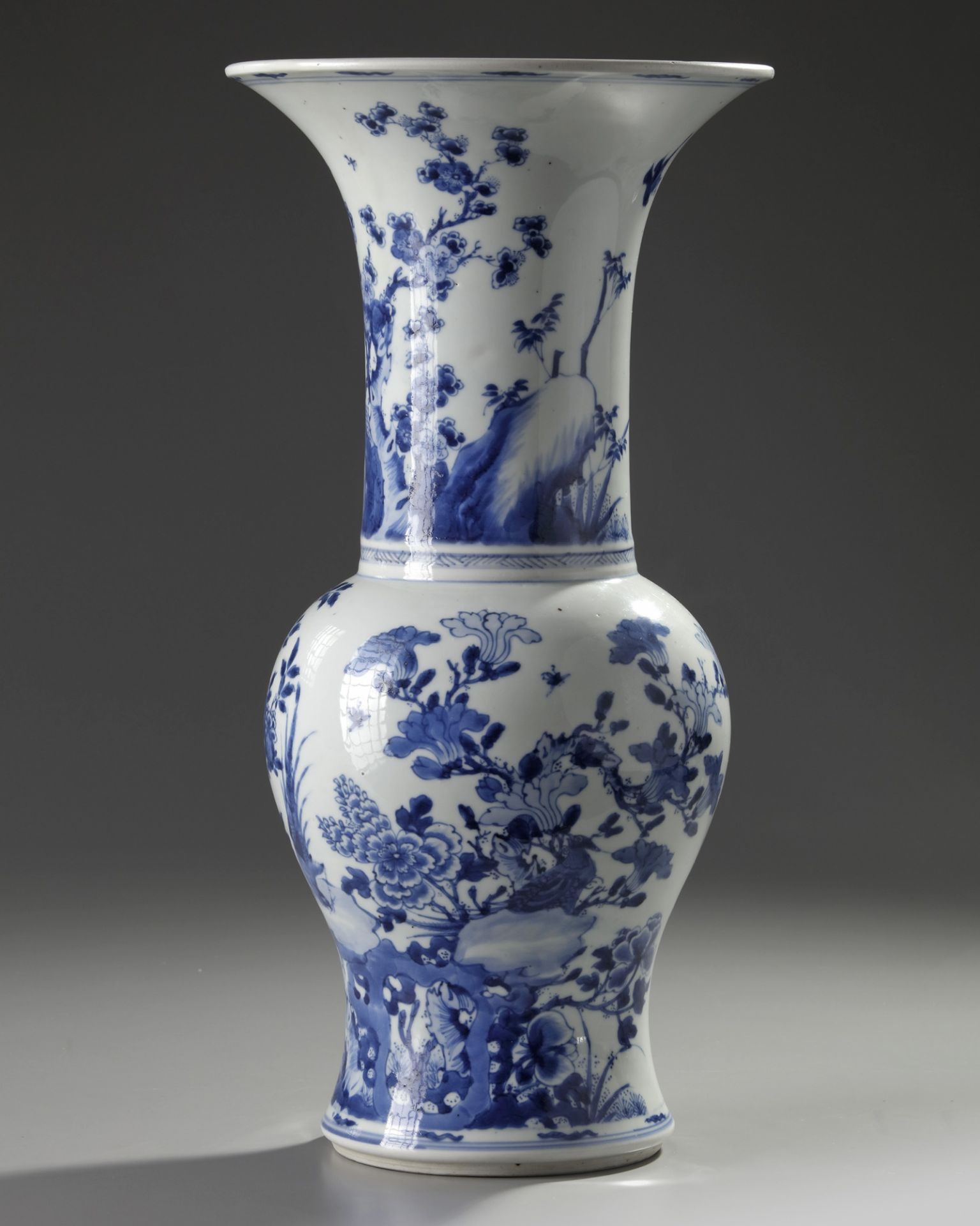 A Chinese blue and white phoenix tail vase - Bild 2 aus 5