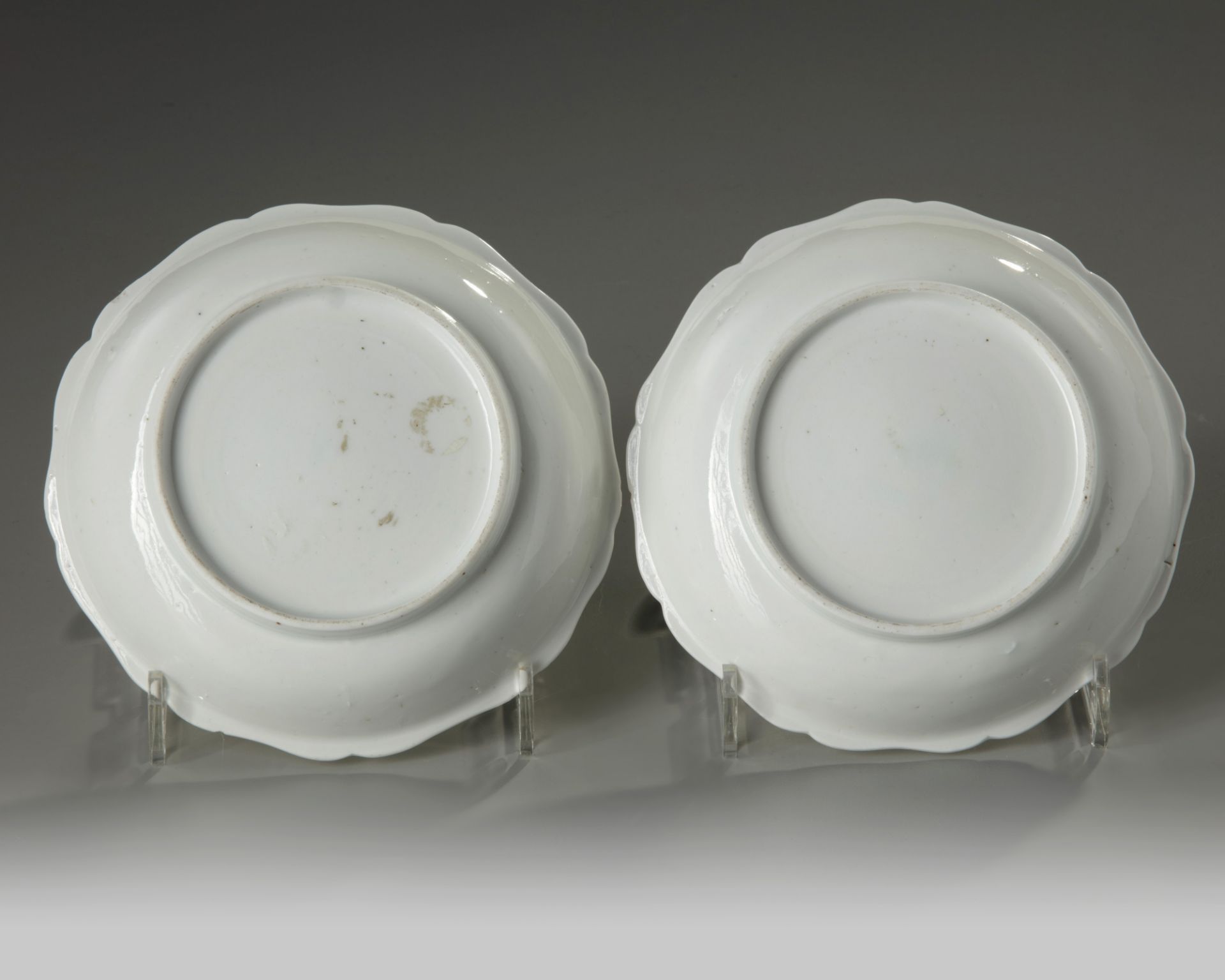 A pair of Japanese 'kakiemon' dishes - Bild 2 aus 3