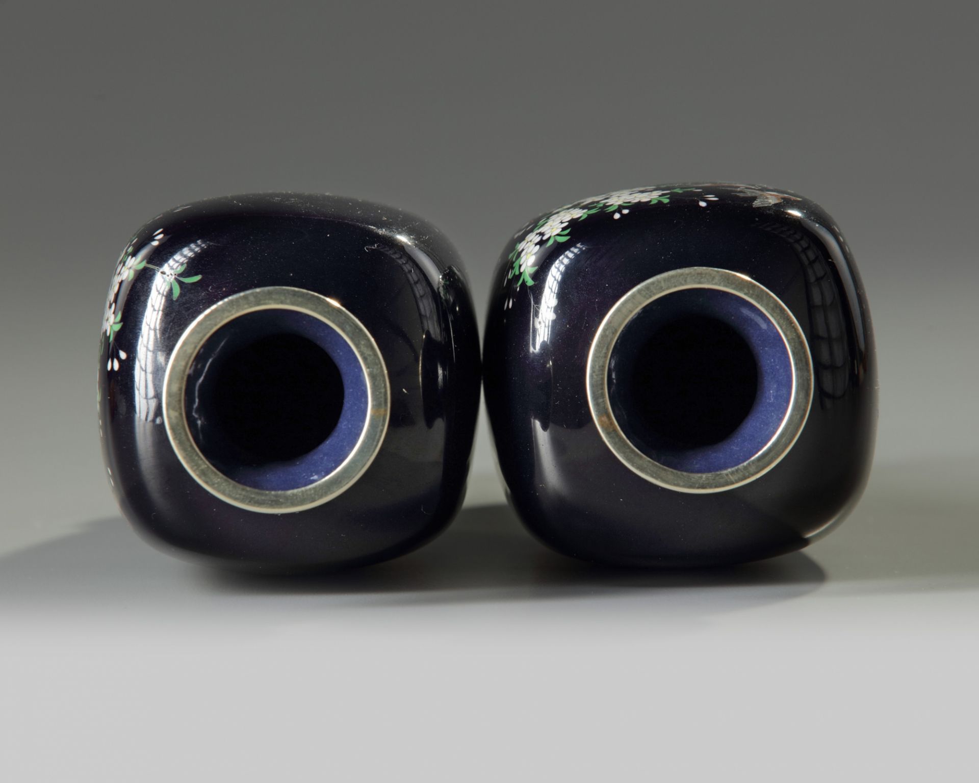 A pair of Japanese Cloisonné vases - Bild 4 aus 4
